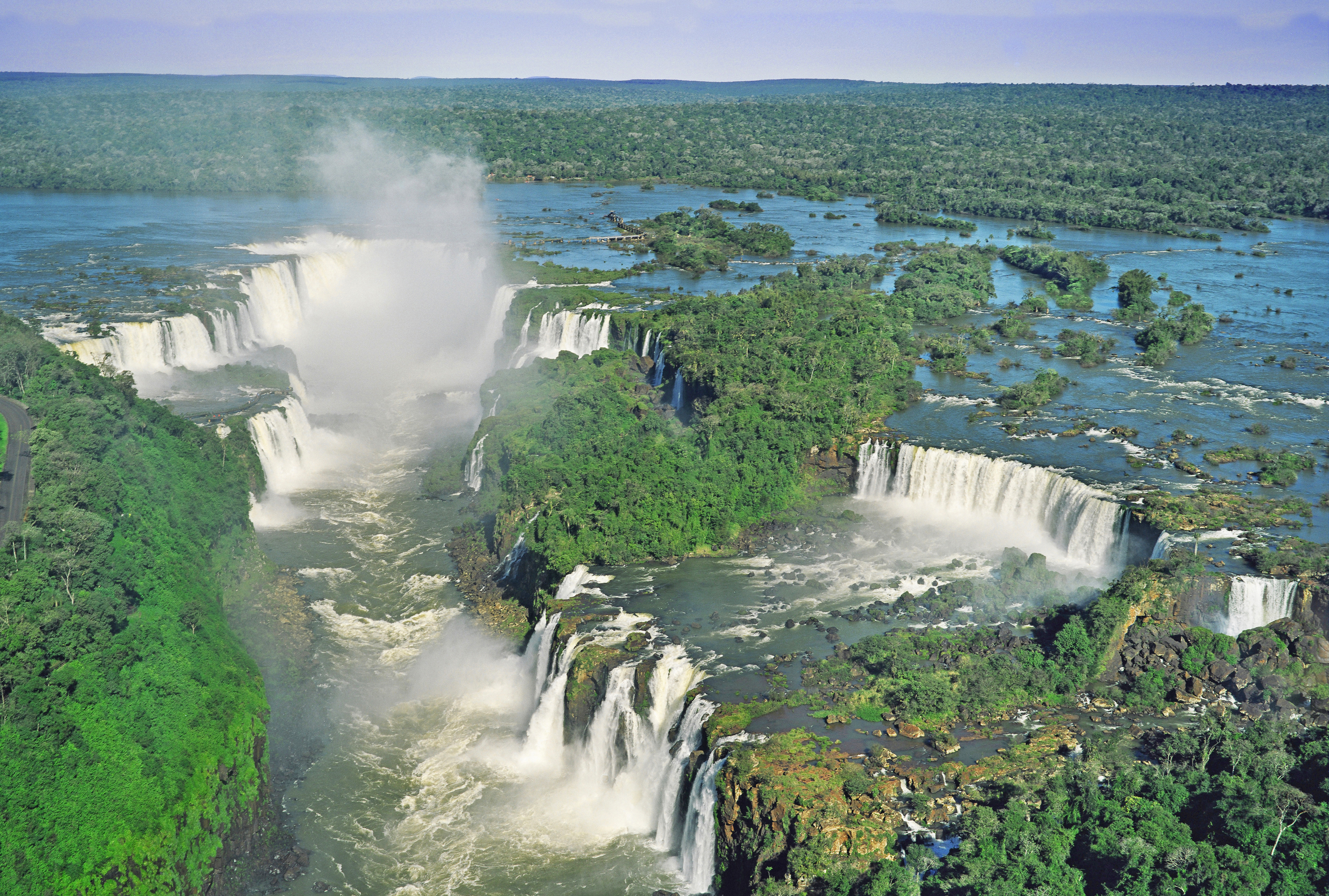 Страна водопадов. Игуасу (национальный парк, Аргентина). Бразилия водопады Игуасу. Игуасу, Аргентина / Игуасу, Бразилия. Национальный парк Игуасу, Бразилия / Аргентина.